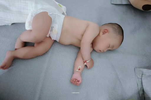 唐山三个月宝宝抬头不稳 唐山三个月宝宝抬头不稳